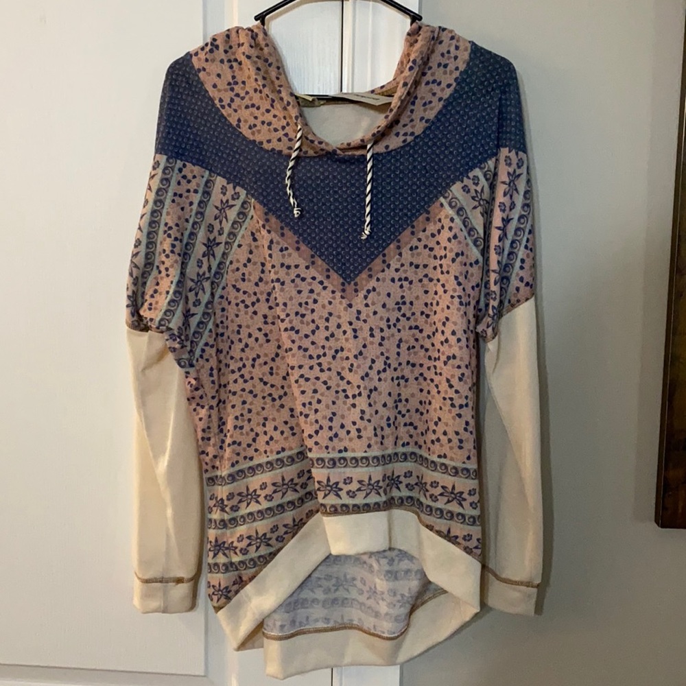 NWT buckle light hoodie